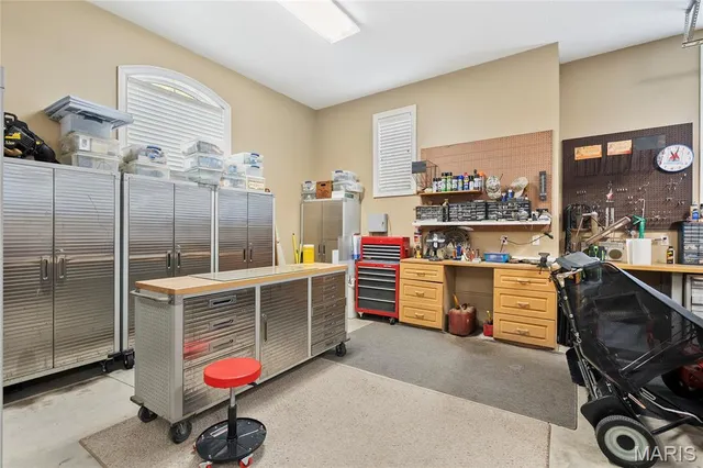 $875,000 | 328 Kathie Drive, Charleston, MO 63834