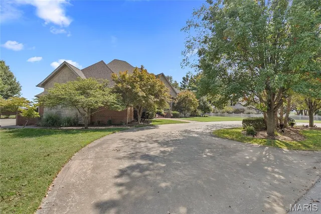 $875,000 | 328 Kathie Drive, Charleston, MO 63834