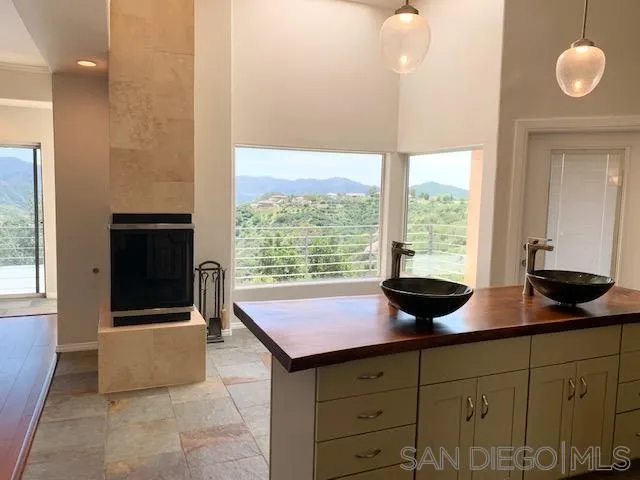 827 Mountain View Road El Cajon, CA 92021 - Photo 17 of 58 a view of cabinets and window