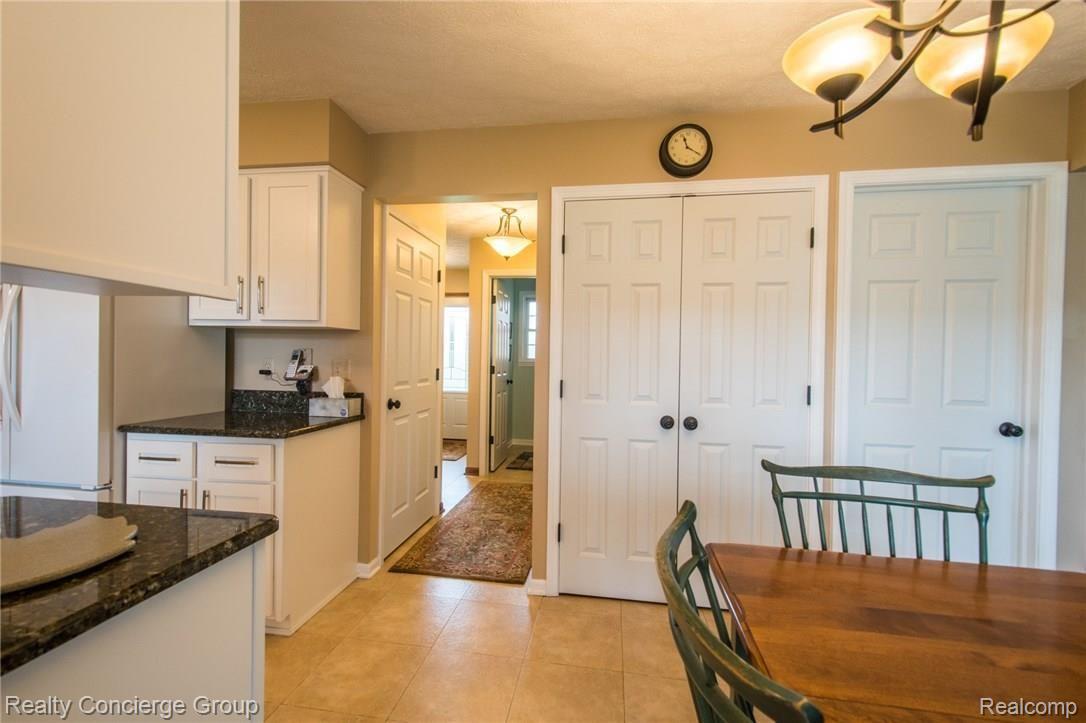 11644 Spencer Road Brighton, MI 48114 - Photo 6 of 43 spencer-15.jpg