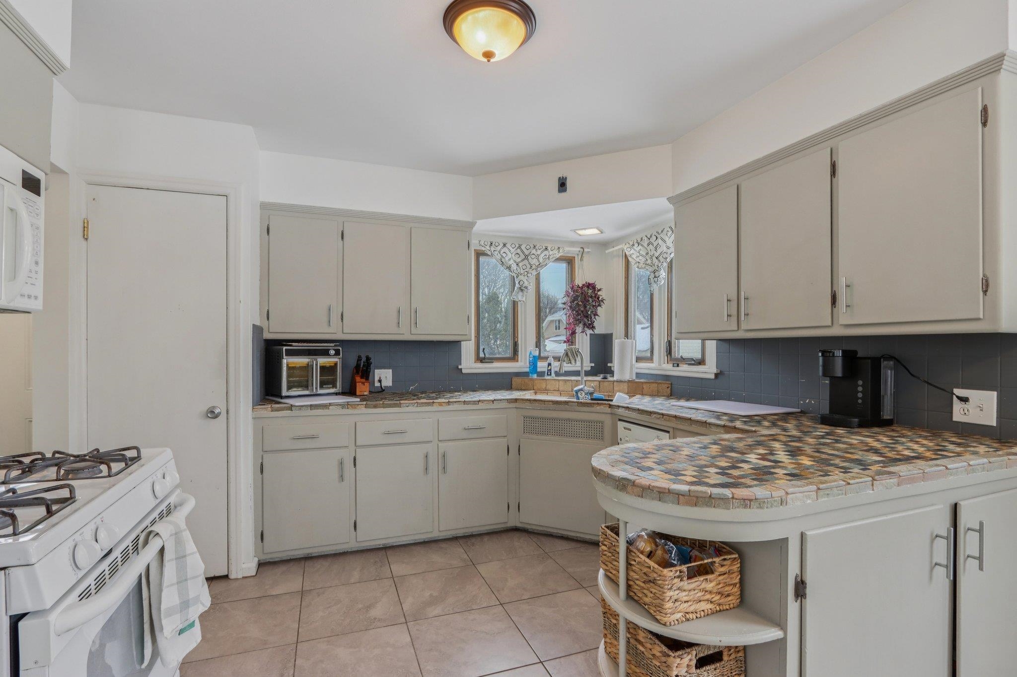 3040 North 83rd Street Milwaukee, WI 53222 - Photo 12 of 46