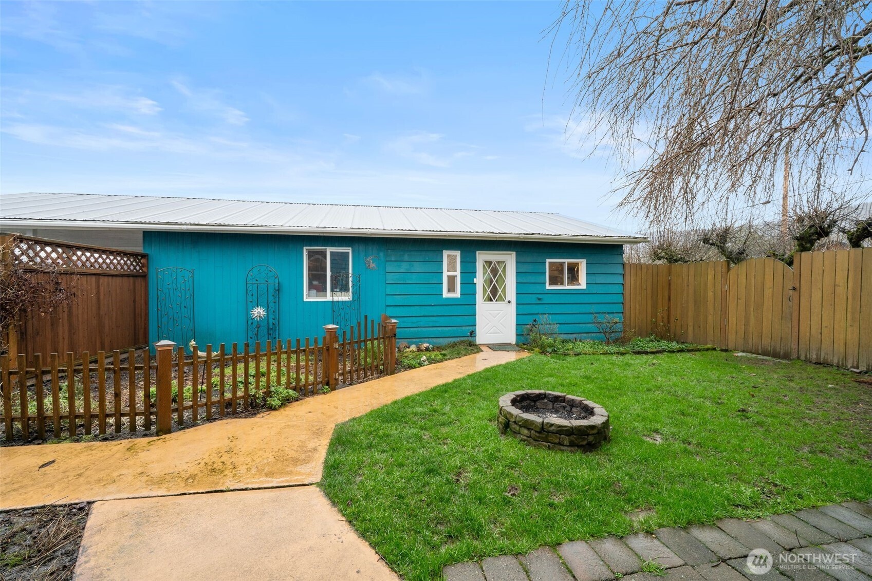 0 Jennings Street Sedro-Woolley, WA 98284 - Photo 19 of 40 a view of a house with a yard