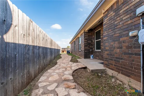 $1,275 | 502 Sladecek Drive, Unit A, Killeen, TX 76542