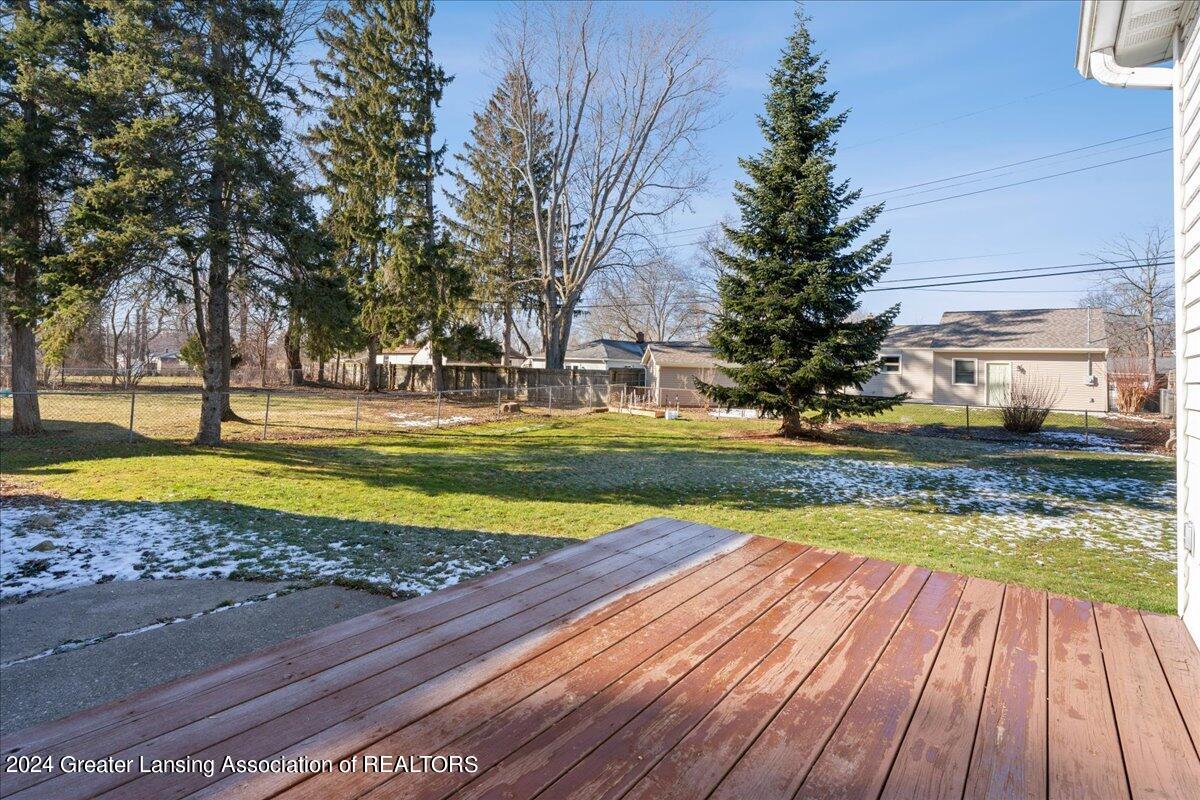 2525 Arlington Road Lansing, MI 48906 - Photo 7 of 37 07-Media Jett-7