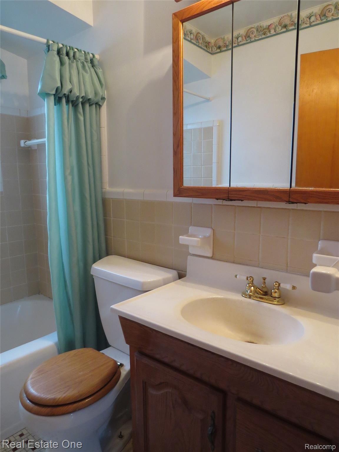 6515 Pelham Road Allen Park, MI 48101 - Photo 16 of 28 170.JPG