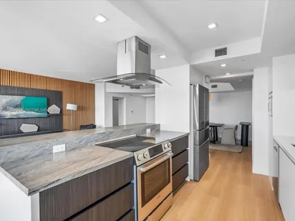 $725,000 | 2000 Island Boulevard, Unit 903, Aventura, FL 33160