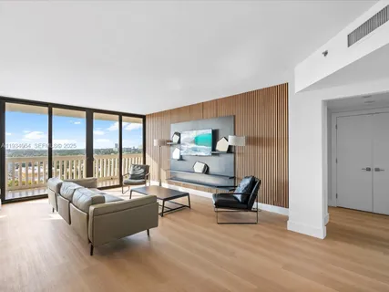 $725,000 | 2000 Island Boulevard, Unit 903, Aventura, FL 33160