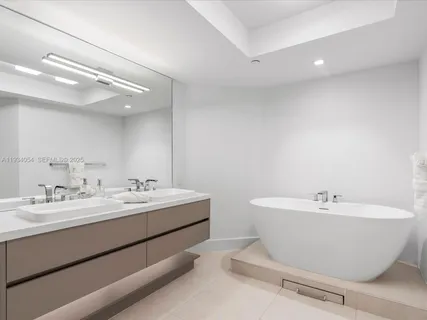 $725,000 | 2000 Island Boulevard, Unit 903, Aventura, FL 33160