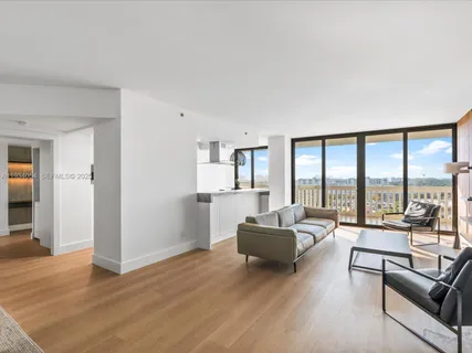 $725,000 | 2000 Island Boulevard, Unit 903, Aventura, FL 33160