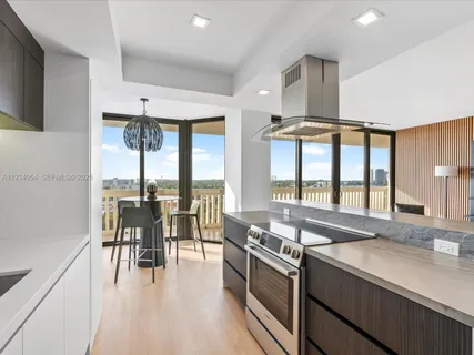 $725,000 | 2000 Island Boulevard, Unit 903, Aventura, FL 33160