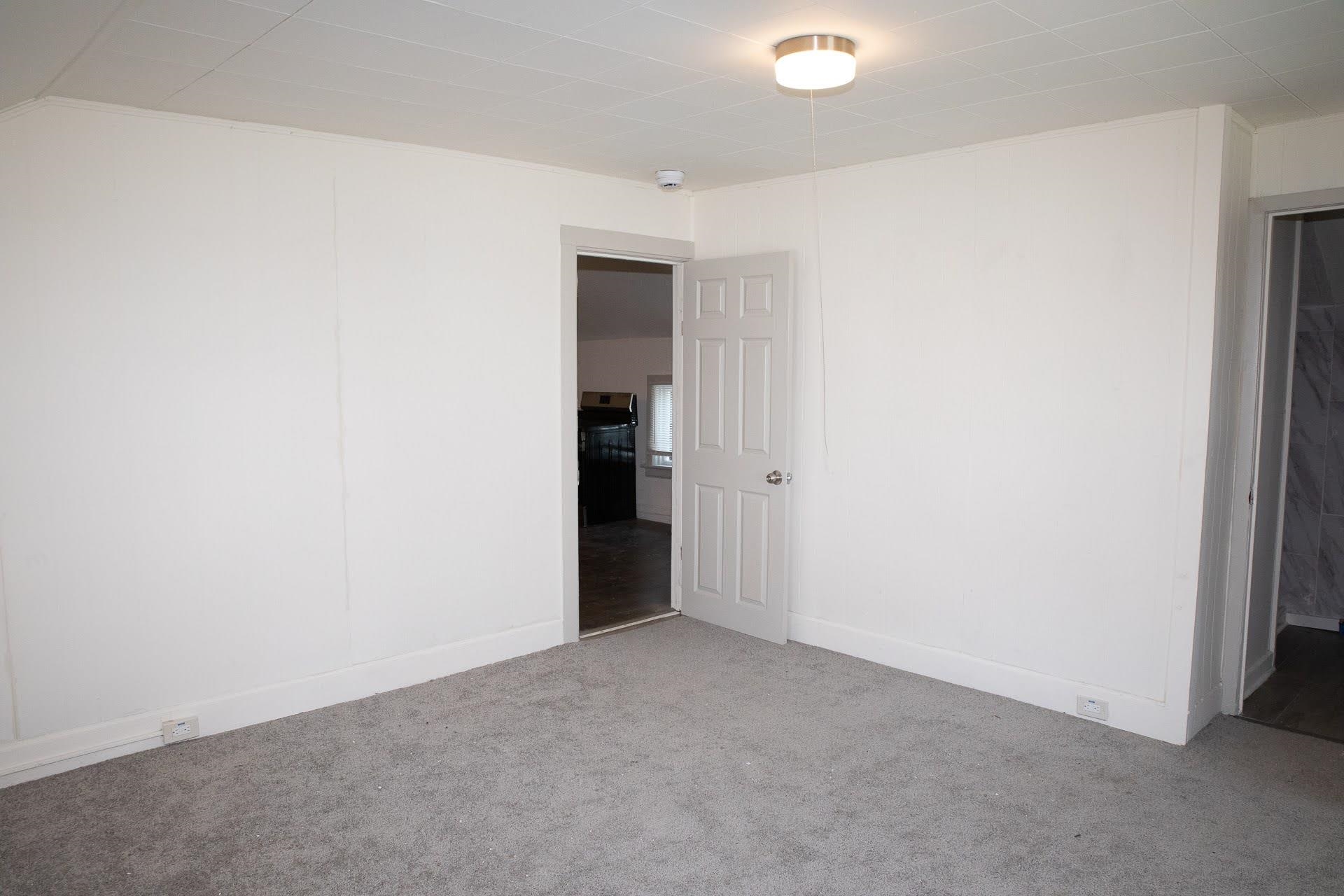 317 Pleasant Street Bennington, VT 05201 - Photo 12 of 40