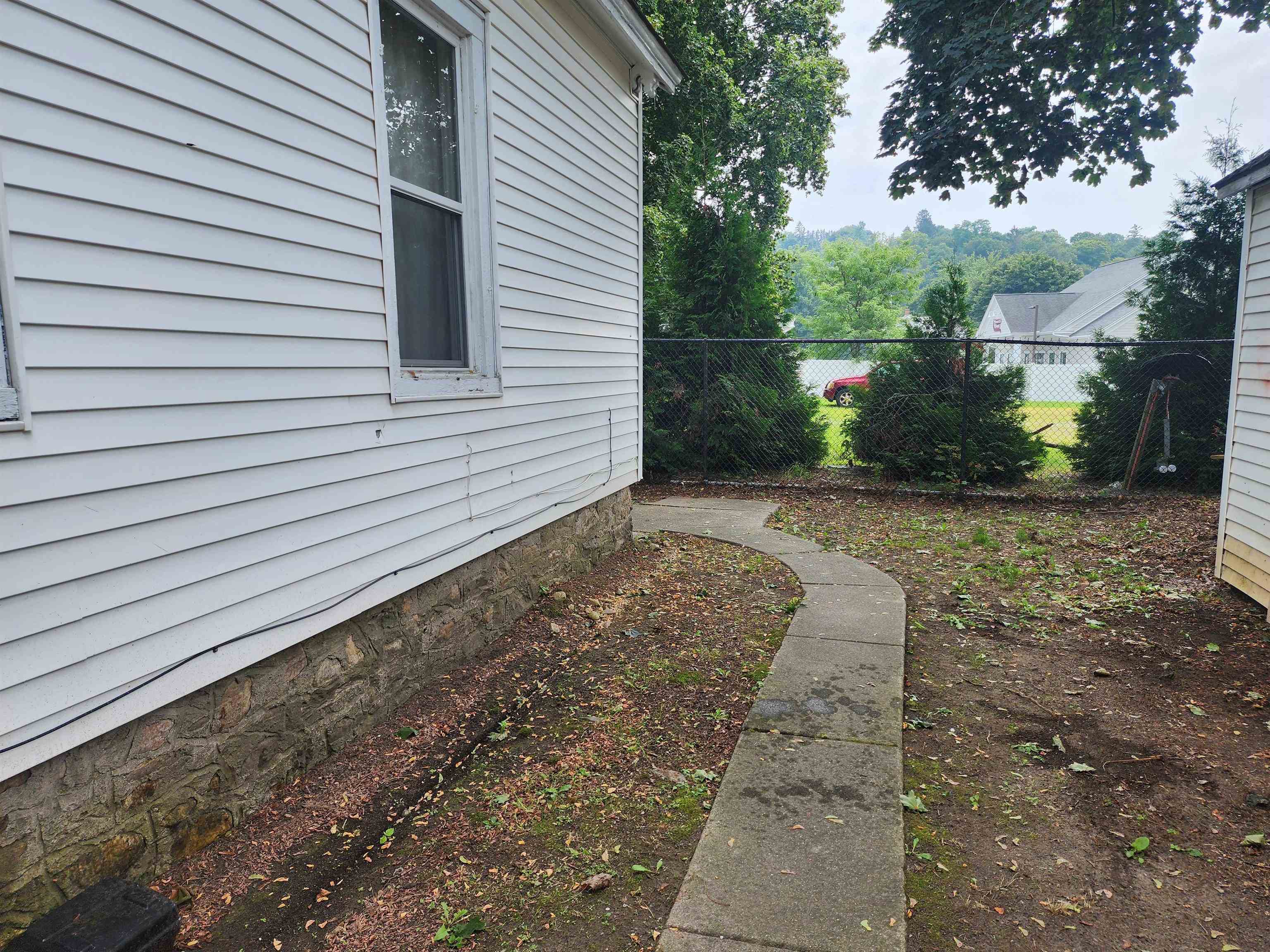 317 Pleasant Street Bennington, VT 05201 - Photo 29 of 40