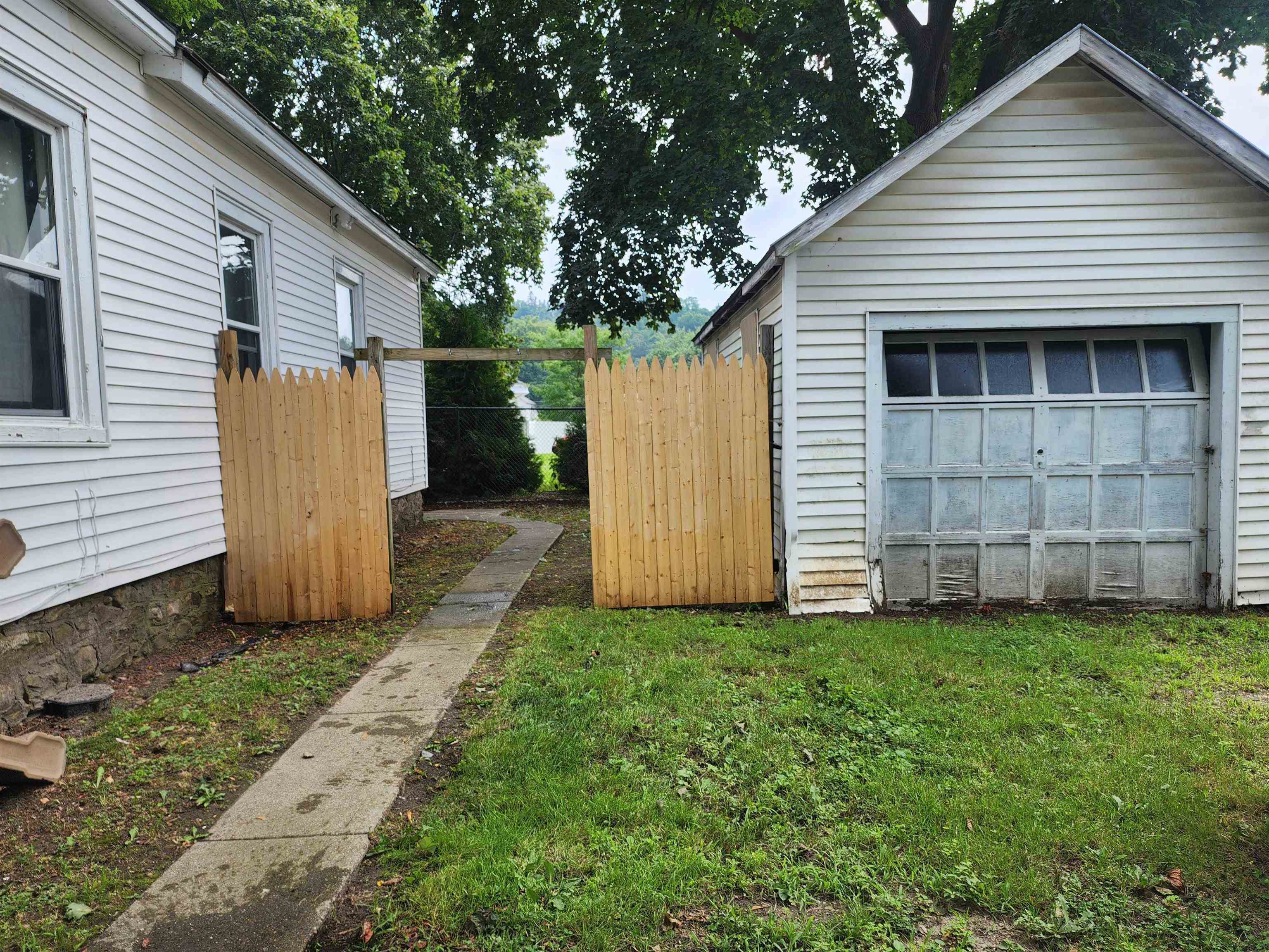 317 Pleasant Street Bennington, VT 05201 - Photo 30 of 40