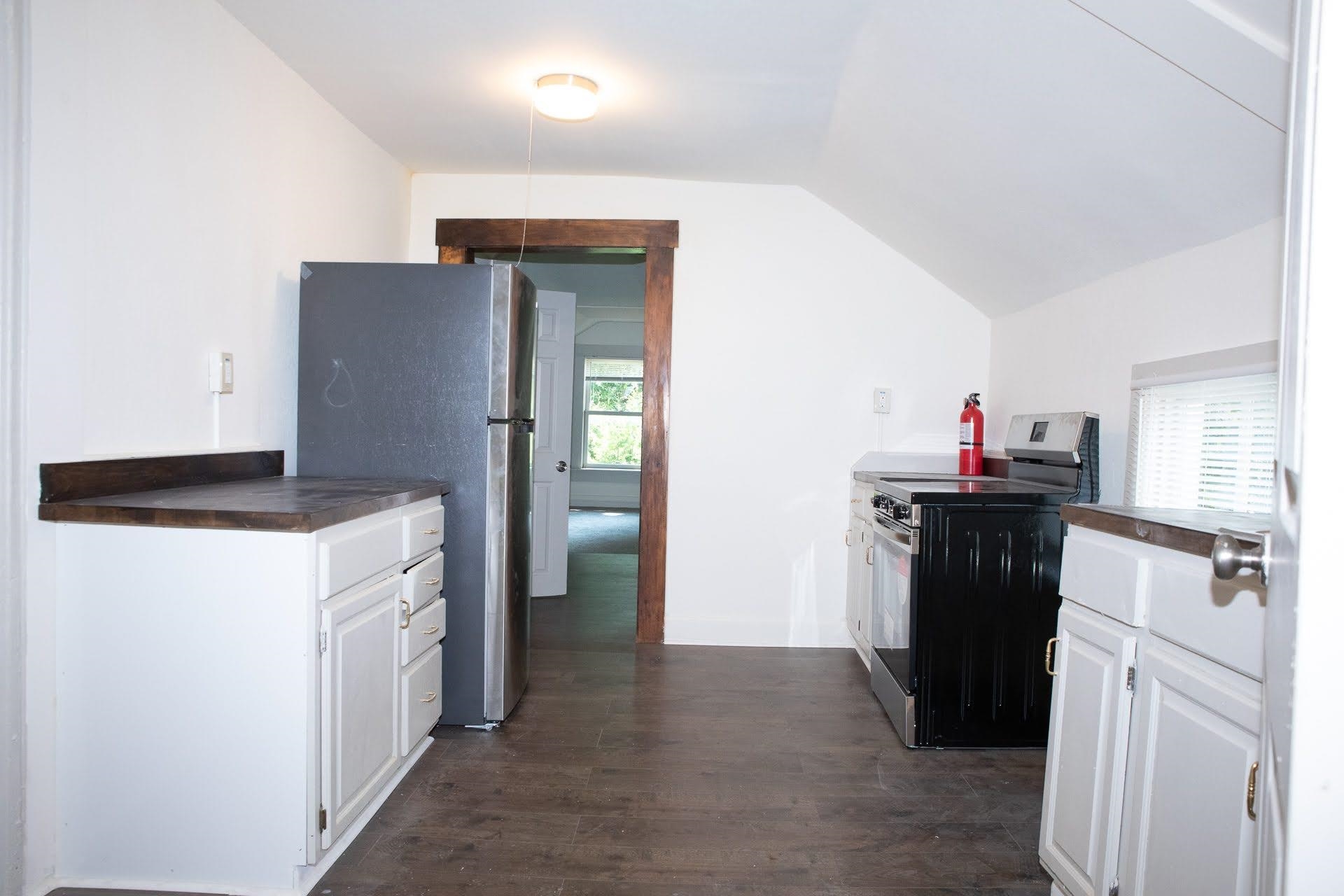 317 Pleasant Street Bennington, VT 05201 - Photo 3 of 40