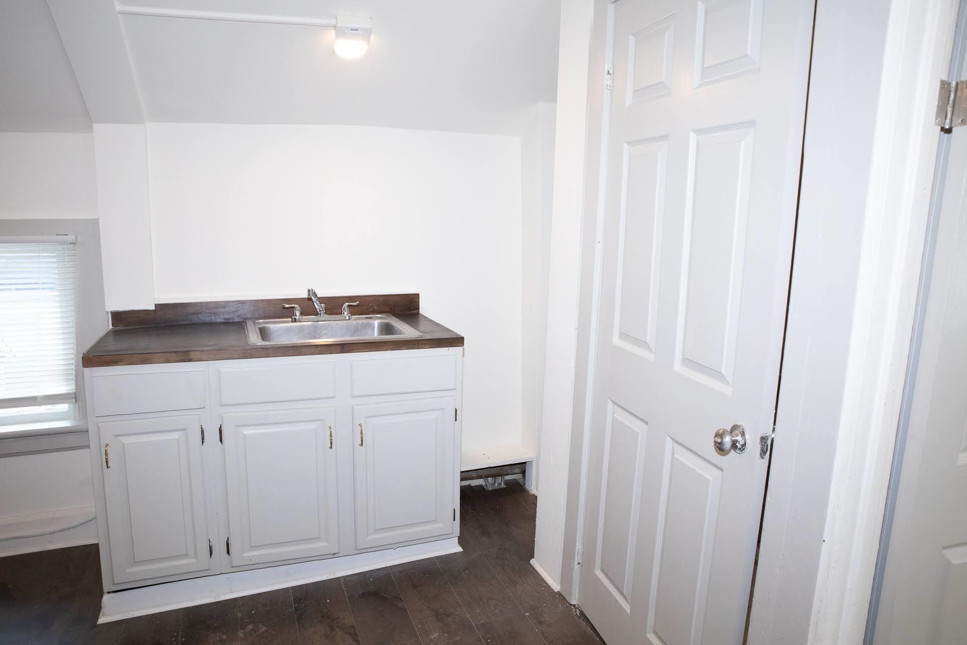 317 Pleasant Street Bennington, VT 05201 - Photo 5 of 40