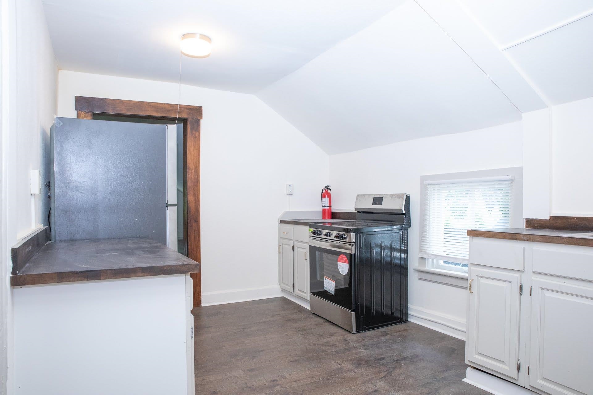 317 Pleasant Street Bennington, VT 05201 - Photo 6 of 40