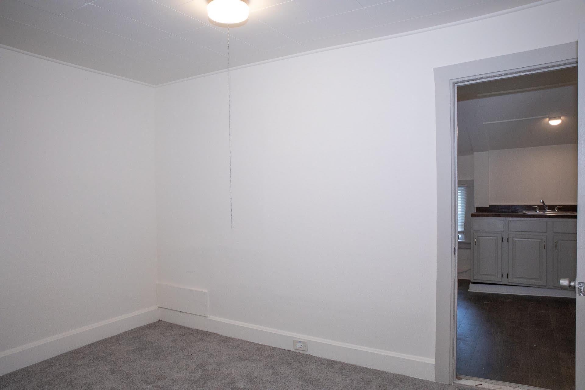 317 Pleasant Street Bennington, VT 05201 - Photo 8 of 40