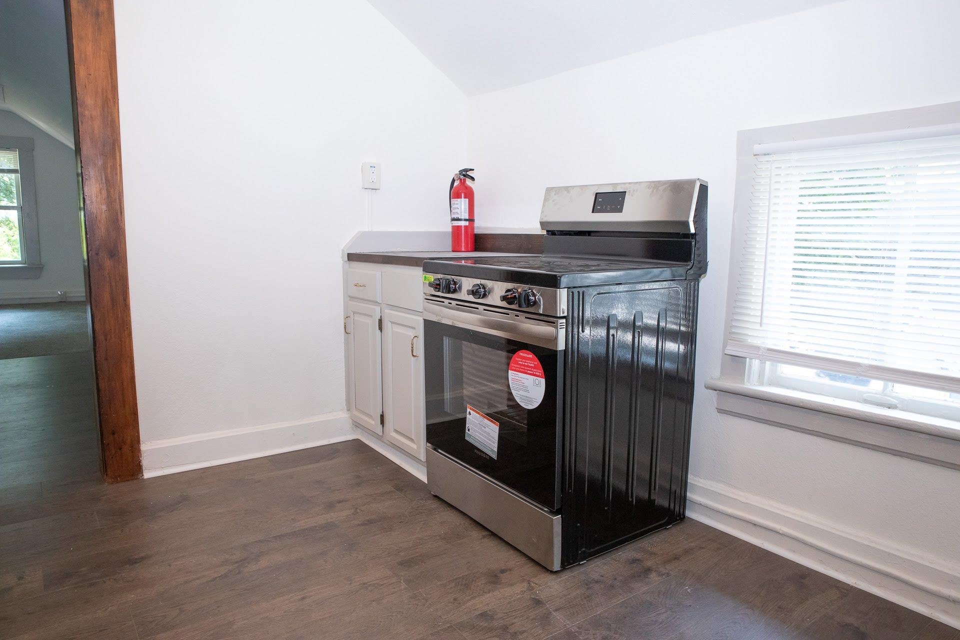 317 Pleasant Street Bennington, VT 05201 - Photo 9 of 40