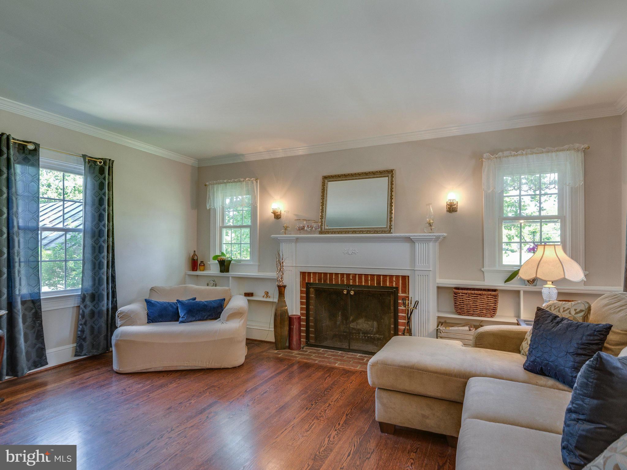 43730 Partlow Road Ashburn, VA 20147 - Photo 3 of 30 Living Room