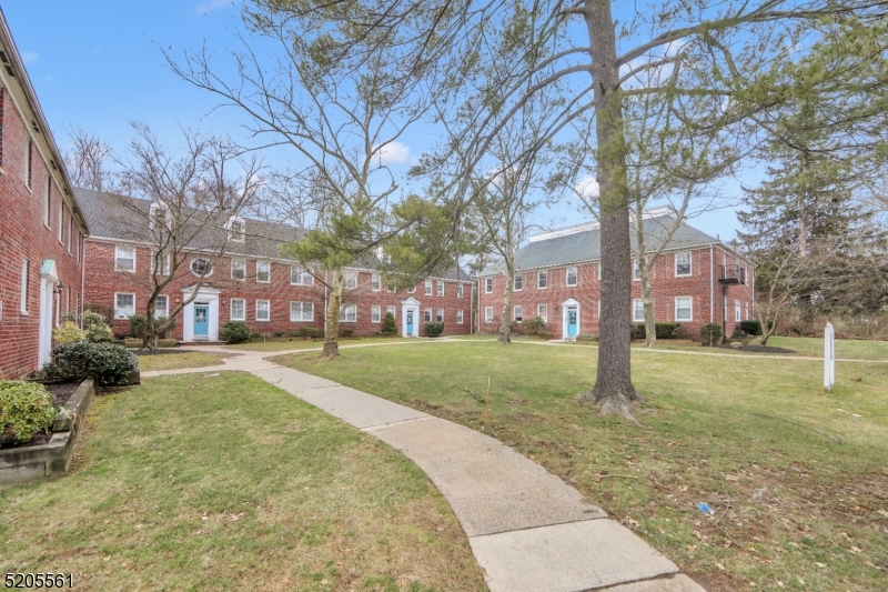 495 Main Street, Unit B 2 Chatham, NJ 07928 - Photo 13 of 22 a view of a yard in front of a house