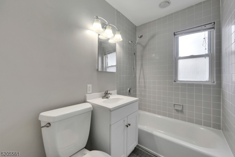 495 Main Street, Unit B 2 Chatham, NJ 07928 - Photo 10 of 22 a bathroom with a sink toilet vanity and bathtub