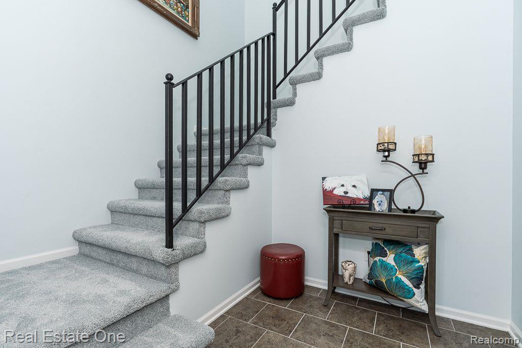 1724 Deepwood Circle, Unit 47 Rochester, MI 48307 - Photo 5 of 41 Gallery Image 5