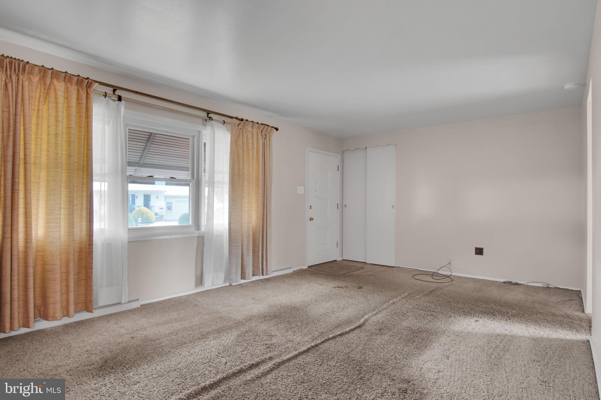 844 Gunnison Road York, PA 17404 - Photo 5 of 34