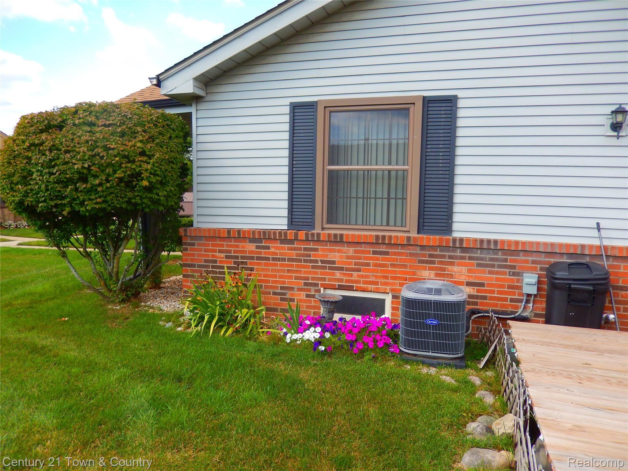 24560 Greenhill Road Warren, MI 48091 - Photo 3 of 30 DSCN2482.JPG