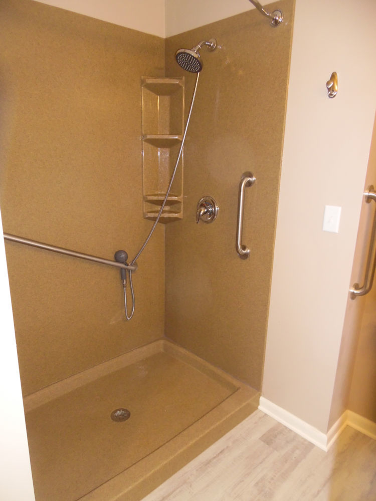 1111 10th Avenue Rochelle, IL 61068 - Photo 12 of 17 a bathroom with a shower