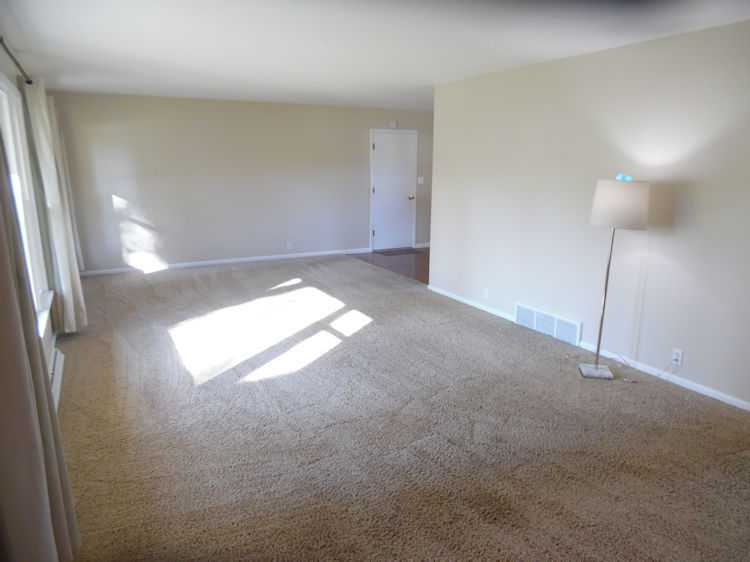 1111 10th Avenue Rochelle, IL 61068 - Photo 6 of 17 a view of an empty room and a window