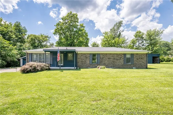 $235,000 | 310 Lone Oak Drive, New Albany, IN 47150