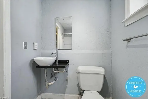 $695 | 1047 West Academy Street, Unit 7, Winston-Salem, NC 27101