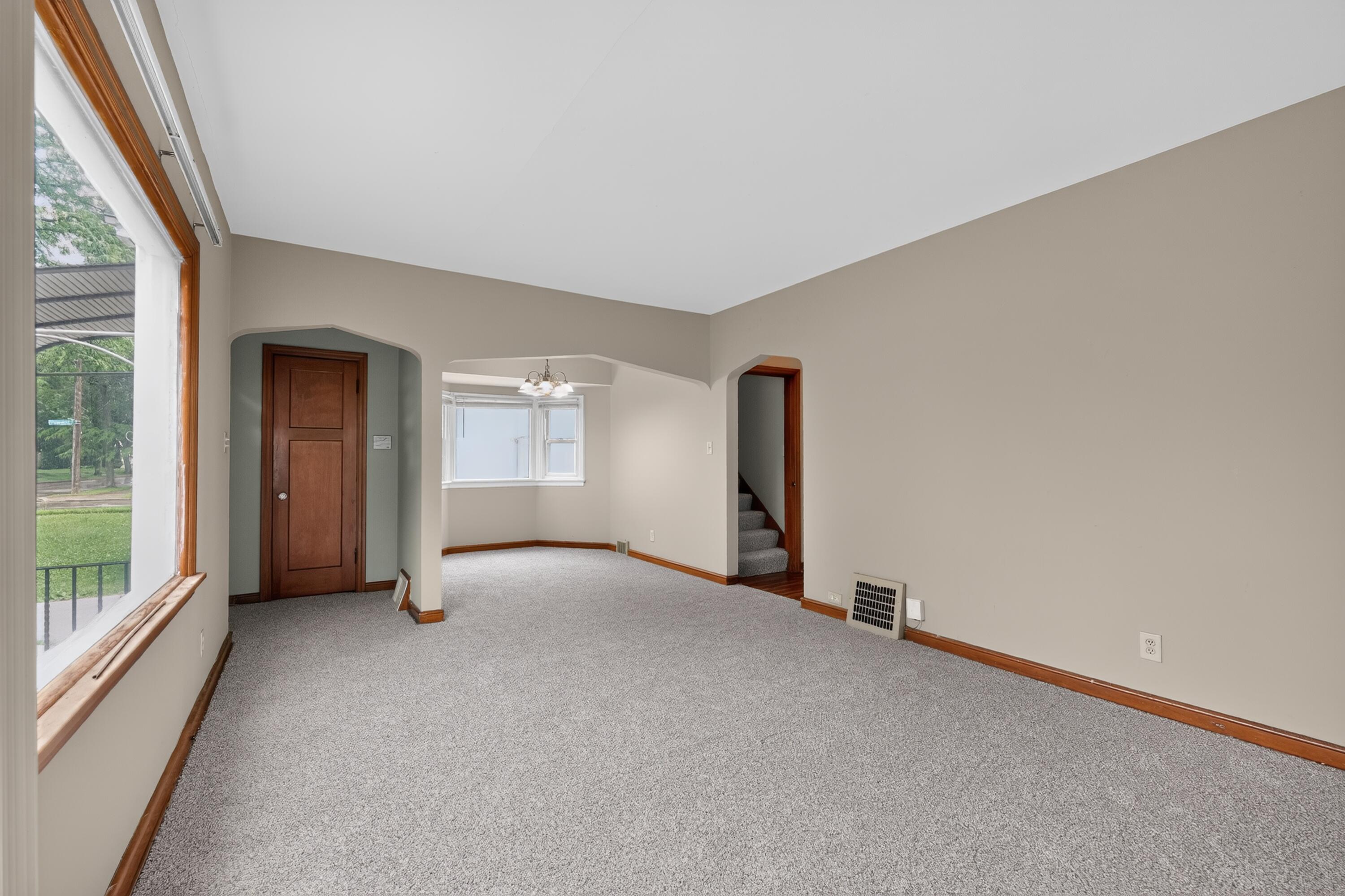 4109 North 39th Street Milwaukee, WI 53216 - Photo 7 of 37 13_4109_N_39th_St-Living_room-8677