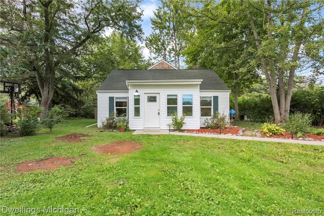 3648 Canton Ctr Road Canton, MI 48188 - Photo 36 of 40 3648-South-Canton-Center-Road-Canton-Michigan-windowstill-6.jpg