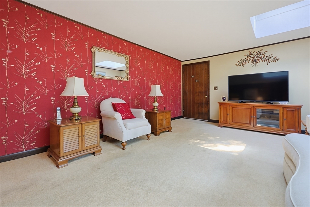 665 South Street Walpole, MA 02081 - Photo 23 of 40