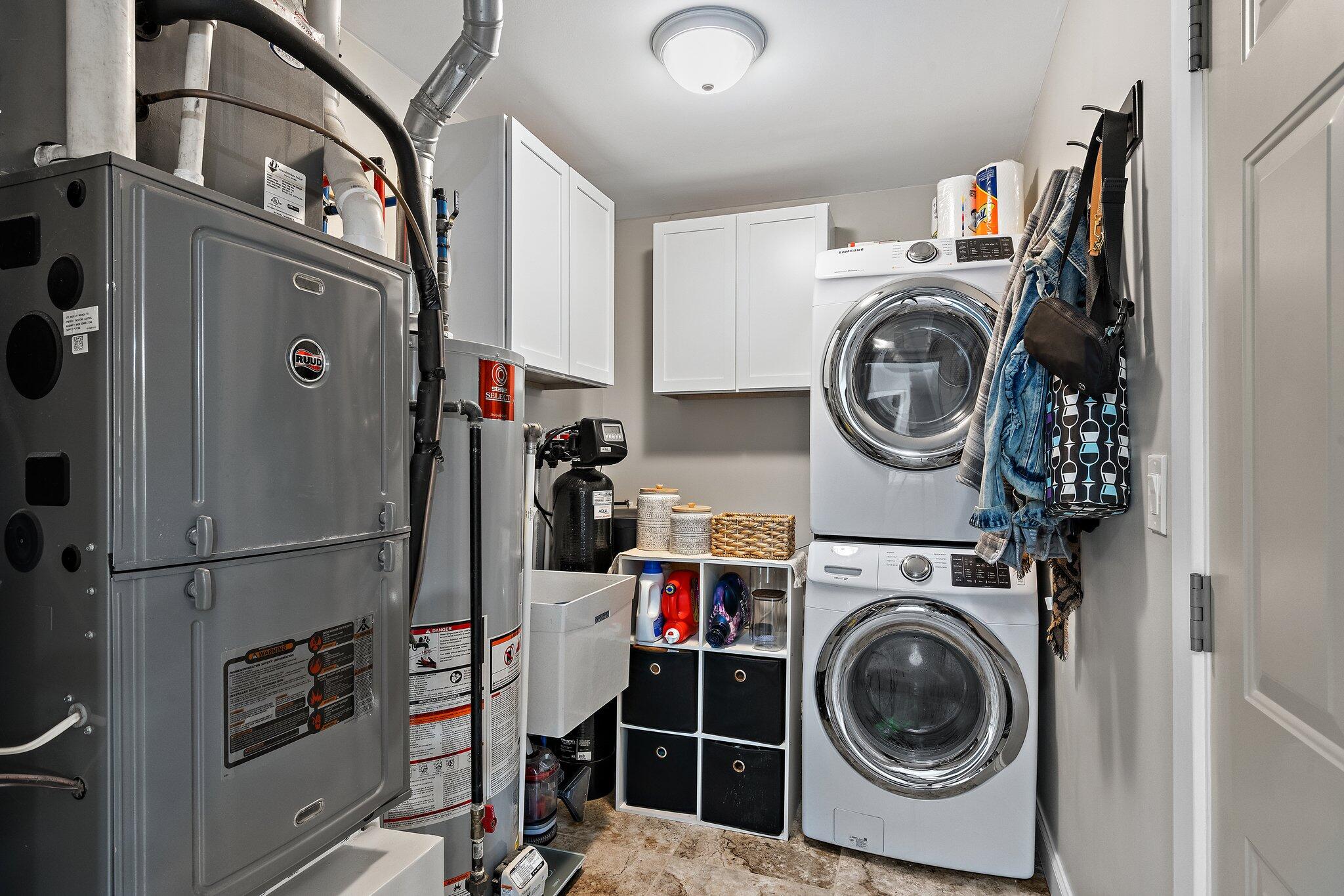105 Madison Street Valparaiso, IN 46385 - Photo 14 of 29 a utility room with dryer and washer