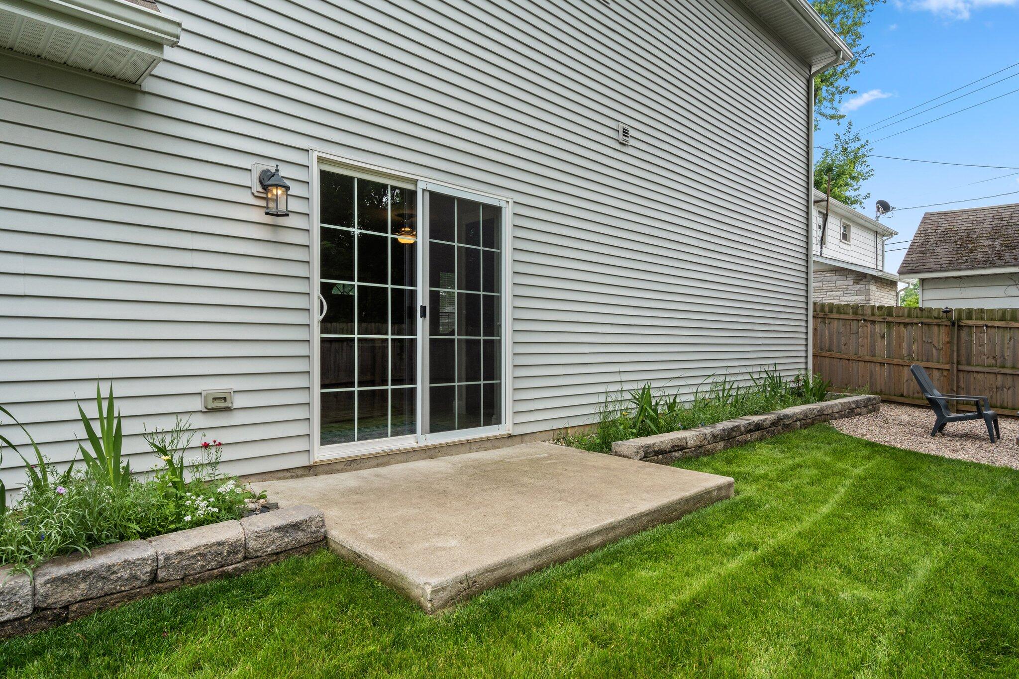 105 Madison Street Valparaiso, IN 46385 - Photo 27 of 29 a front view of a house with garden