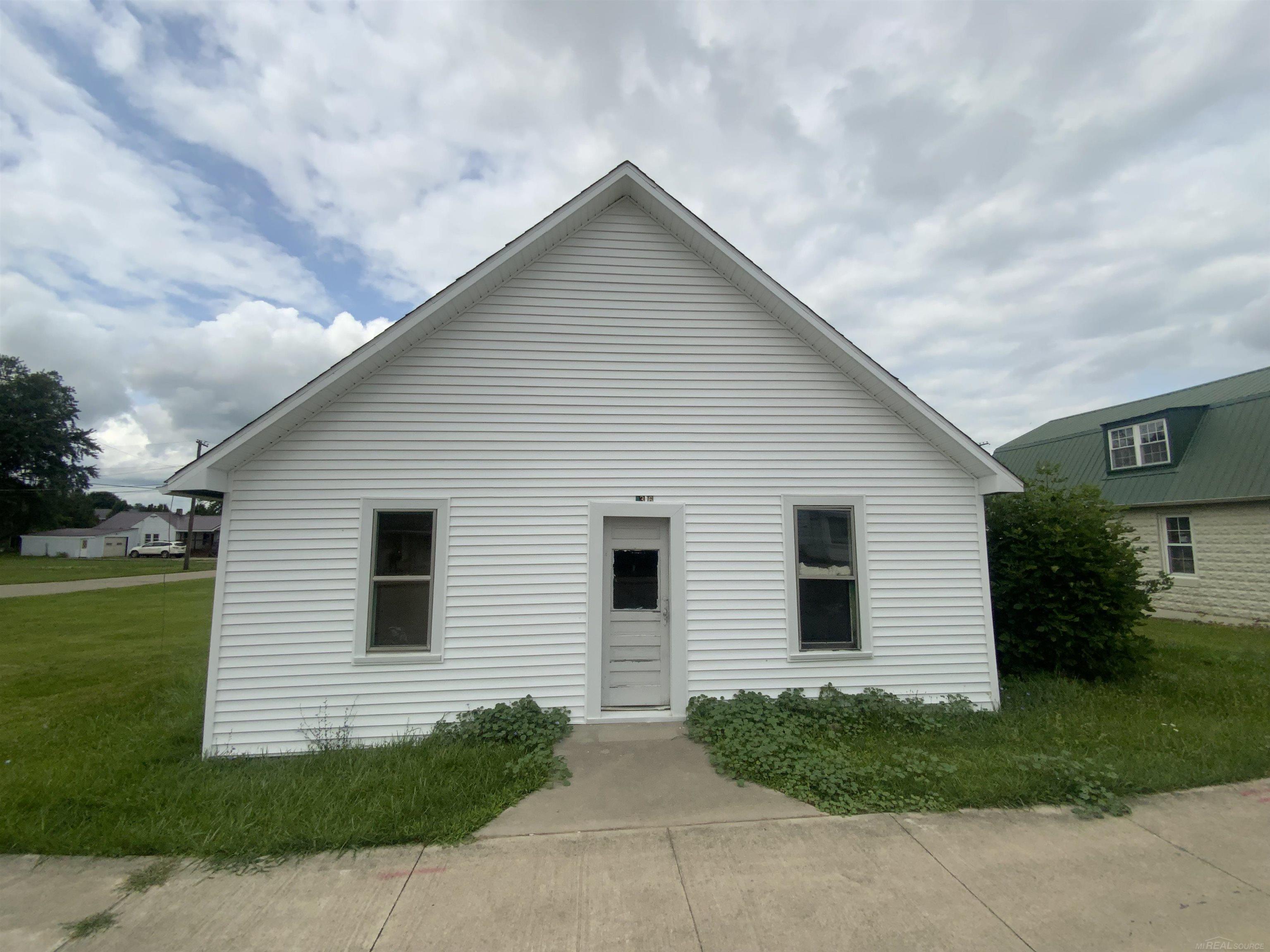 36 West Lapeer Road Peck, MI 48466 - Photo 1 of 6 50149723-aeaf5364-7691-4111-bbc1-7638256e0002.JPG