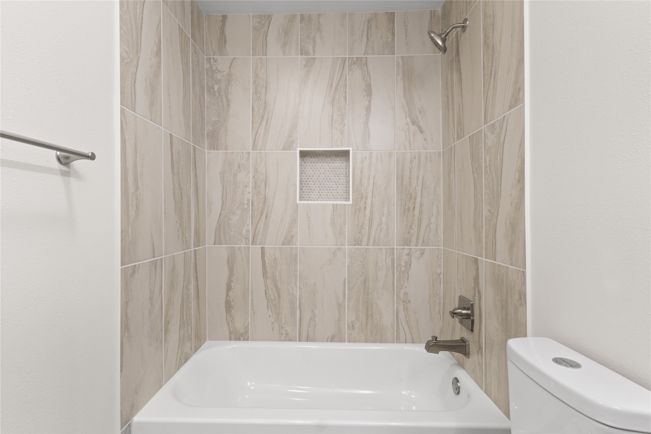 8528 Cornwall Drive Austin, TX 78748 - Photo 18 of 24 Full bath with shower / tub combination and toilet