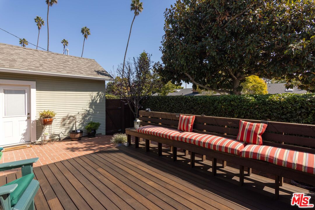 880 Wellesley Avenue Los Angeles, CA 90049 - Photo 22 of 29 a view of a roof deck with couches