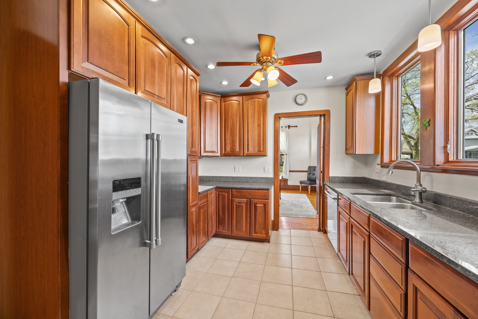 622 North Ridgeland Avenue Oak Park, IL 60302 - Photo 12 of 46