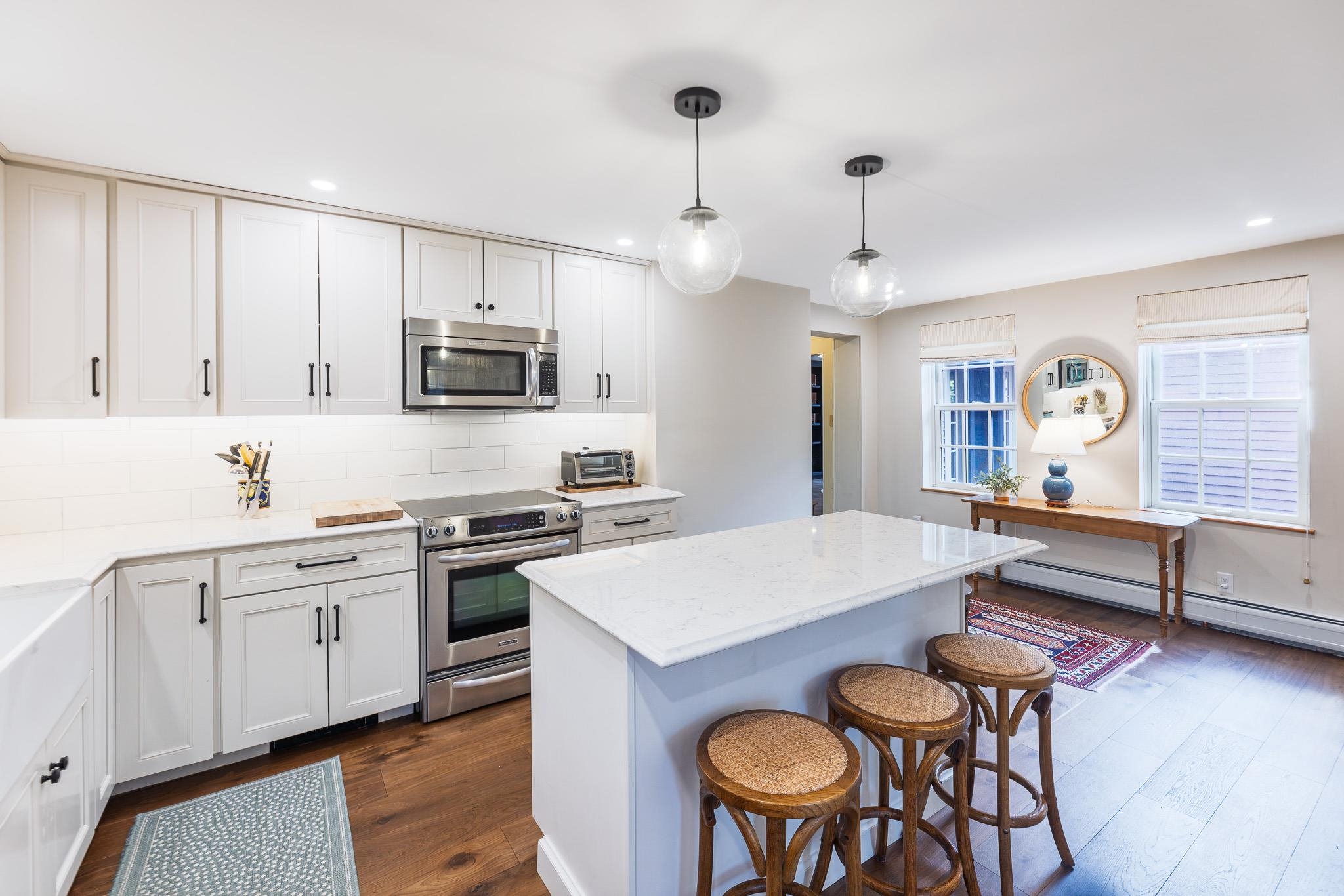 2039 Quechee Main Street Hartford, VT 05059 - Photo 2 of 32