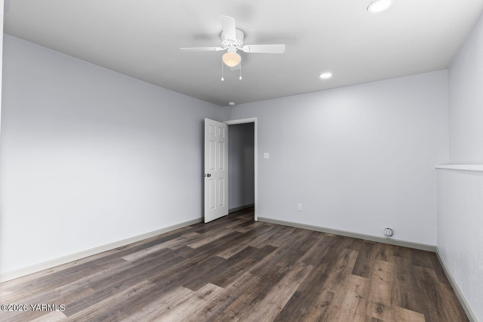 512 Taylor Road Selah, WA 98942 - Photo 28 of 36 wooden floor in an empty room