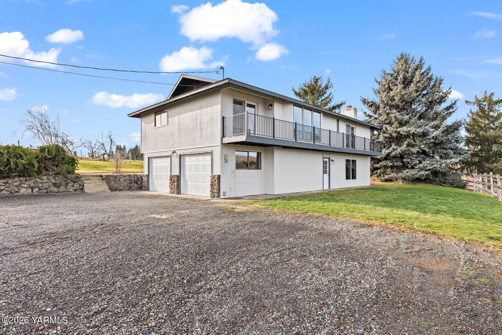 512 Taylor Road Selah, WA 98942 - Photo 29 of 36 a view of outdoor space yard and patio