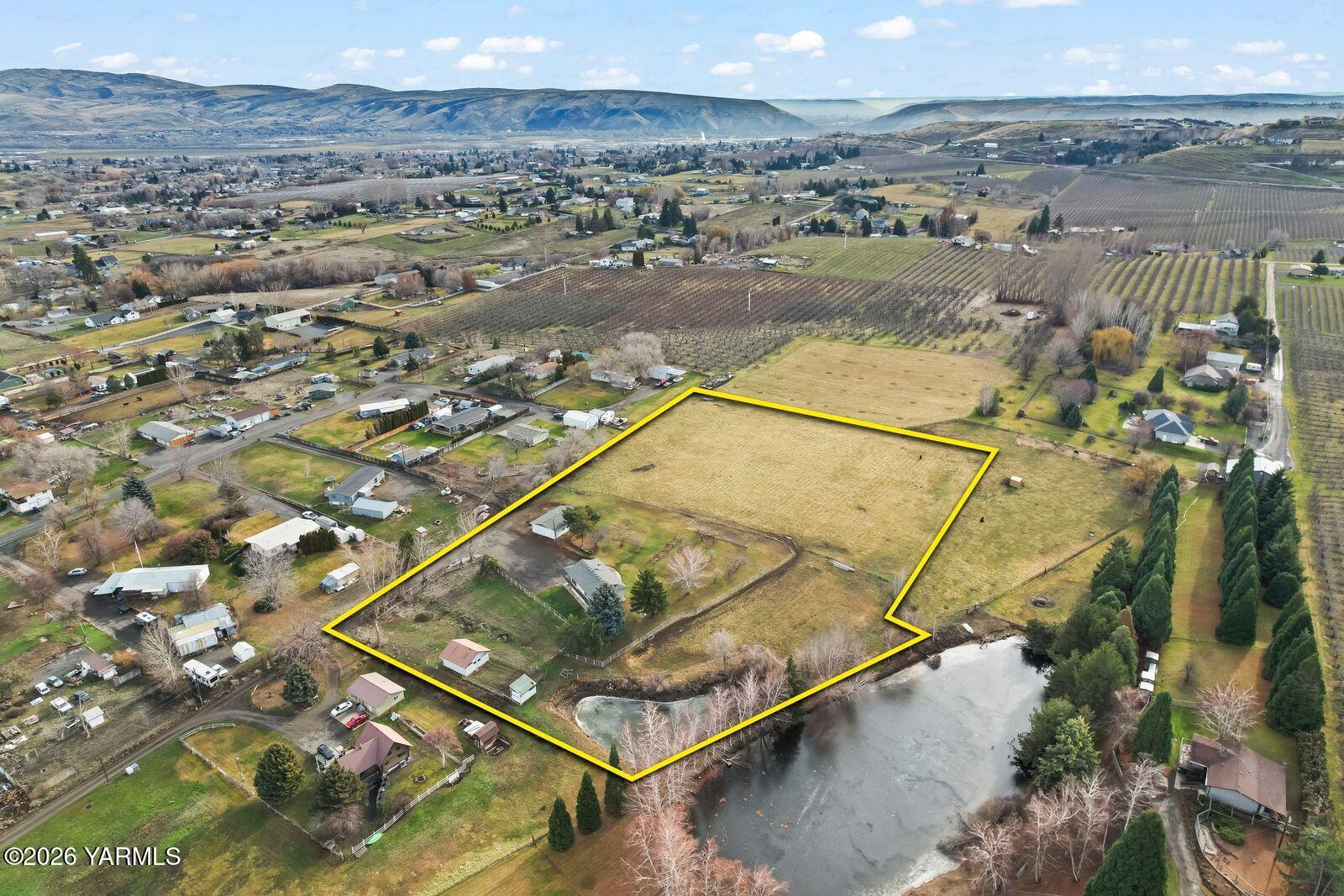 512 Taylor Road Selah, WA 98942 - Photo 35 of 36 a view of a city