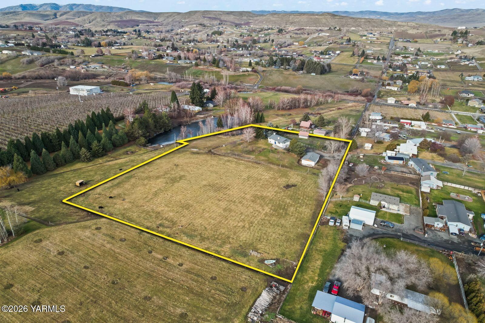 512 Taylor Road Selah, WA 98942 - Photo 36 of 36 an aerial view of residential houses with outdoor space
