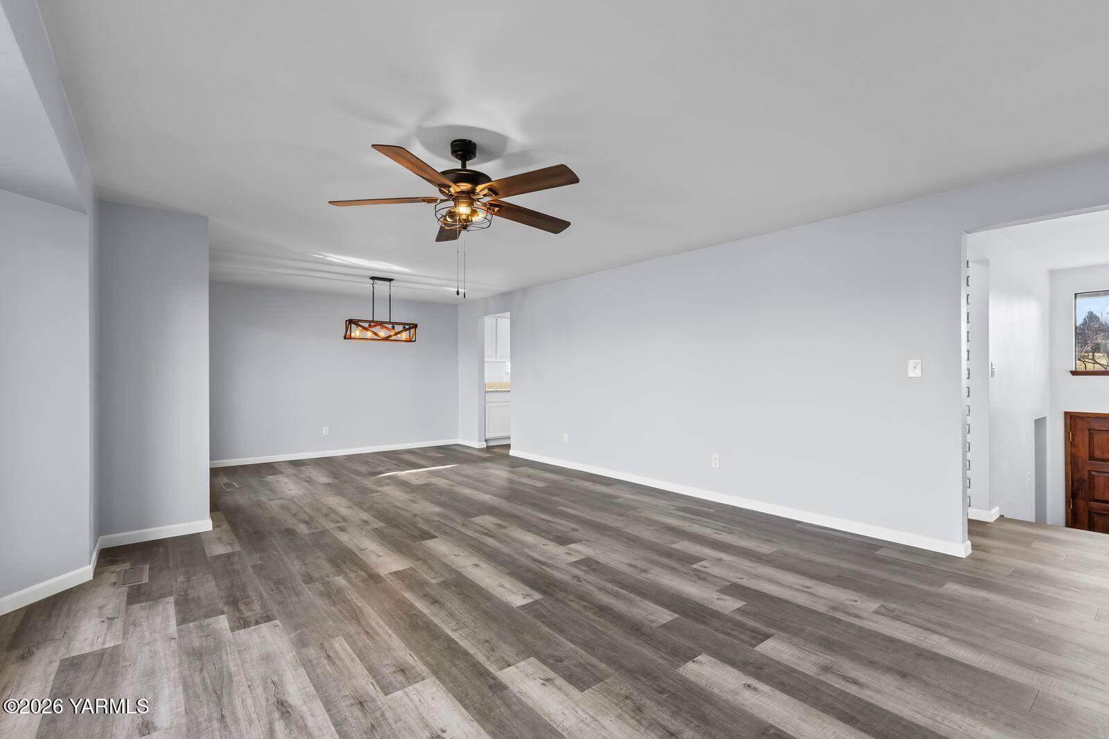 512 Taylor Road Selah, WA 98942 - Photo 6 of 36 a view of an empty room and wooden floor