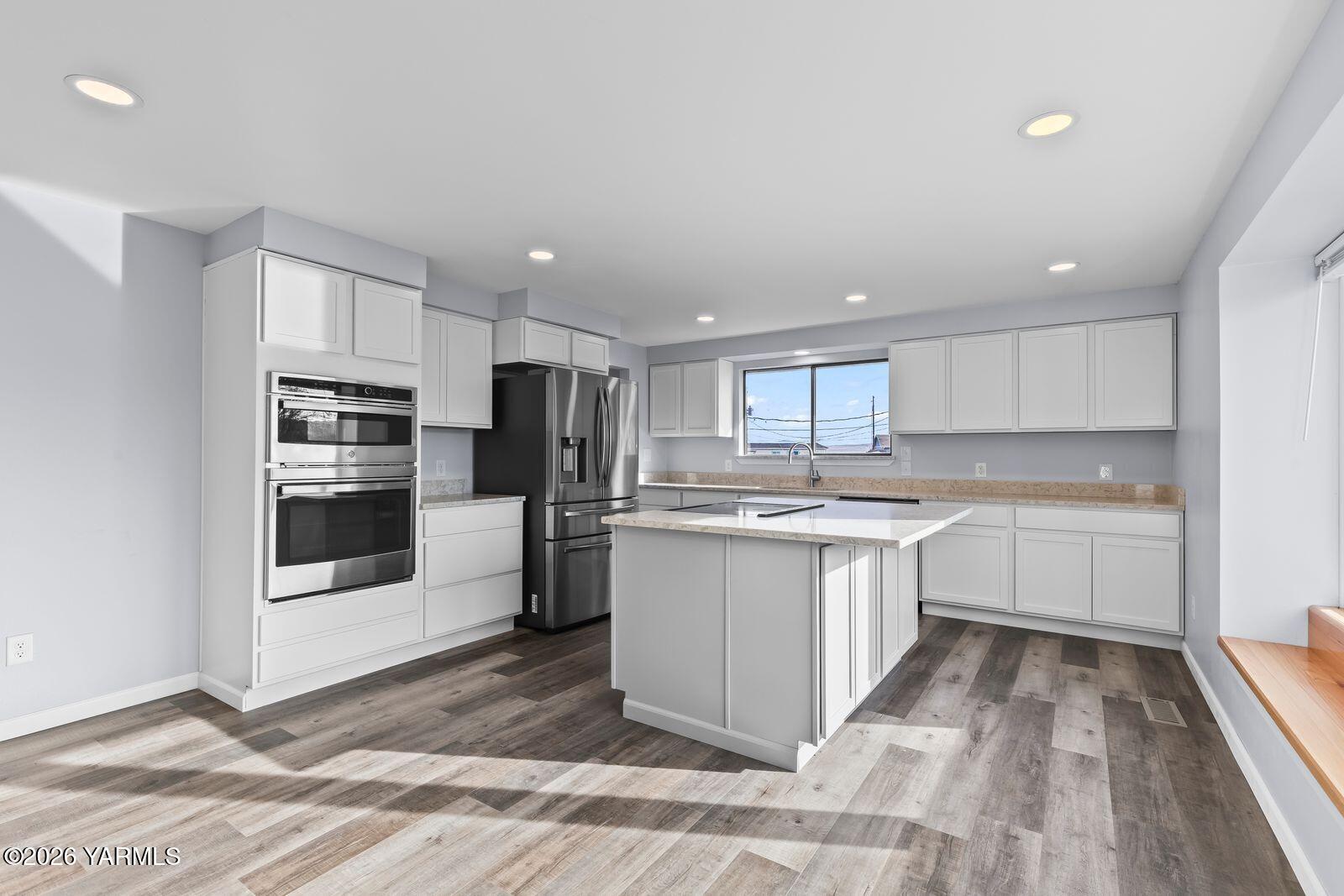 512 Taylor Road Selah, WA 98942 - Photo 9 of 36 a kitchen with stainless steel appliances granite countertop a refrigerator sink and stove