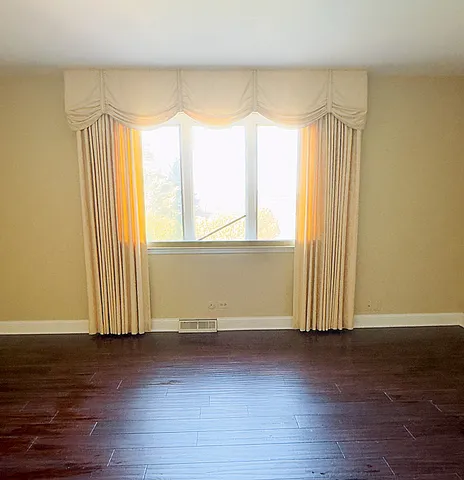 $735,000 | 19-w084 19-w084 N Chateaux Avenue, Oak Brook, IL 60523