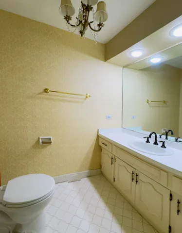 $735,000 | 19-w084 19-w084 N Chateaux Avenue, Oak Brook, IL 60523